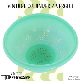 Nostalgia y Funcionalidad: El Colador Vintage de Tupperware en Verde Jade