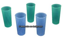 Conjunto de cinco vasos/tazas de Tupperware 15 cm.