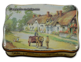 Vintage Blechdose mit Bild von Bauernwagen und Gasthaus