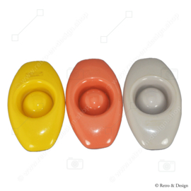 Set aus drei farbenfrohen Eierbechern aus Kunststoff aus den 1970er Jahren von Valon Geschirr
