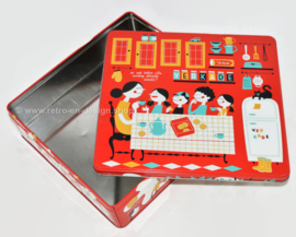 Square Verkade biscuit tin with illustrations by Esther Aarts