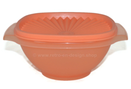 Lichtoranje Tupperware Servalier bowl of Zonnedekschaal met deksel