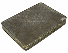 Rectangular antique tin with hinged lid, "A. Driessen, Dessert-chocolaad", silver colored