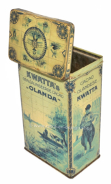 Rectangular tin drum for 1 kg of KWATTA's calibrated cocoa "OLANDA" with performances in a Delft blue tile pictures of a fishing village