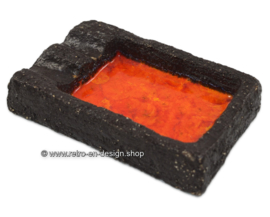 Vintage oranje/rood geglazuurde aardewerk asbak uit de 60's - 70s van chamotte klei