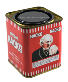 Klein rechthoekig rood blik met afbeelding van man met zakdoek, "Hacks"