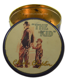 Lata redonda vintage con imagen de Charlie Chaplin "The Kid"