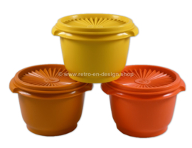 Set van drie vintage tupperware kommen met zonne- of sterdeksels 1977