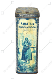 Rectangular tin drum for 1 kg of KWATTA cocoa with a Delft blue tile panel depicting a fishing village