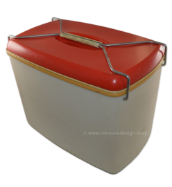 Vintage 60s-70s Cooler or Frigobox made by Curver in red / white