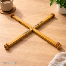 Base giratoria vintage de Scrabble en tubo original – Madera – J.W. Spear Inglaterra – 1957