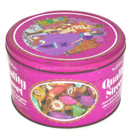 Boîte ronde en étain avec c urs gravés