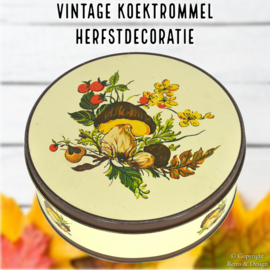 "Herfstpracht: Vintage Ronde Koektrommel met Paddenstoelen en Bladeren (1970-1980)"