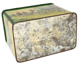 Vintage tea tin by 'De Gruyter' with images of an English fox hunt