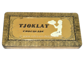 Boîte en fer blanc rectangulaire avec une femme orientale avec un bol de fèves de cacao pour le chocolat par Tjoklat-Fabriek N.V. Amsterdam