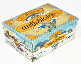 Caja rectangular de hojalata vintage con una escena de invierno para cubos de anís de De Ruijter