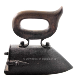 Antique weighted iron or tailor bolt