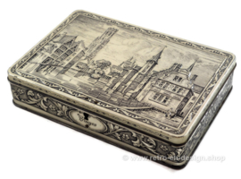 Caja estaño vintage de G.B.C. Bélgica con la ciudad de Brujas en relieve en la tapa