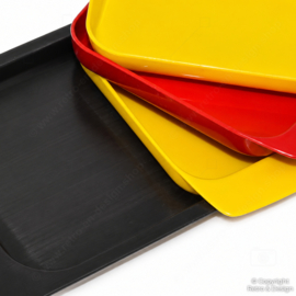 Vintage jaren 60 / 70 snacktray met drie gekleurde losse schaaltjes