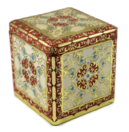 Cubo de estaño con decoraciones en relieve en blanco / rojo / oro