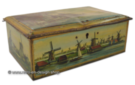 Rectangular tin drum, Petten Wormerveer for cocoa powder. Mills, De Zaanse Schans