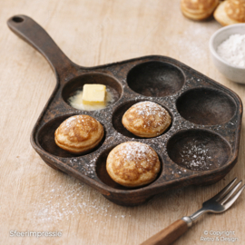 Vintage Cast Iron Poffertjes Pan – 7 Wells – Rustic Patina – Brocante Kitchen Decor