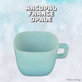 Lichtblauwe vintage Arcopal France Opale soepkop