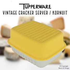 "Vintage Tupperware kaasdoos 'Kornuit' - Een stijlvolle terugblik in geel en wit!"