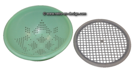 Vintage Tupperware colander with grid