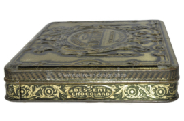 Rectangular antique tin with hinged lid, "A. Driessen, Dessert-chocolaad", silver colored