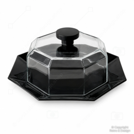 Add a touch of 80s style to your kitchen with the Arcoroc France Octime Vintage Cheese Dome!