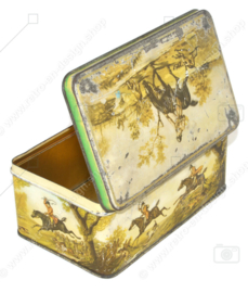 Vintage tin by De Gruyter with horses and an English hunting scene regarding the fox hunt