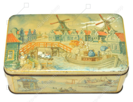 Vintage rectangular tin with a decoration of the Zaanse Schans