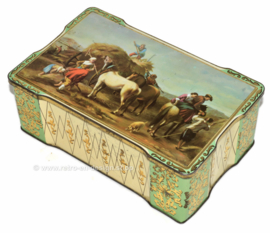 Vintage blikken koektrommel met hooitafereel en paarden