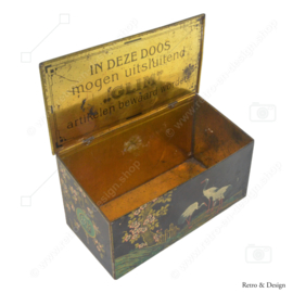 Boîte de nettoyage rectangulaire avec couvercle à rabat, décors de fleurs de cerisier, grues et lanternes. "Wees Slim Gebruik Glim"