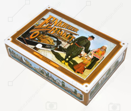 Vintage tin for Enkhuizer banquet with images of a harbour with fishing boats and regional costumes "Marken"