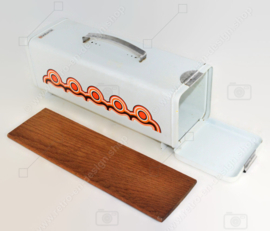 Vintage blanco Brabantia 1970s modelo de lata de pan de jengibre "Bayon" con tabla de cortar de madera