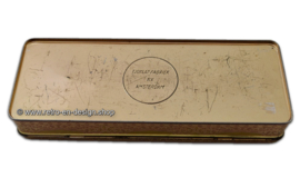 Elongated vintage tin box for TJOKLAT camee pastilles