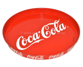 Groot rond rood dienblad van Coca Cola met de bekende sierlijke witte letters
