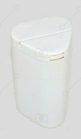 Tupperware "pour N serve" white pourer or spreader for sprinkles, parmesan cheese and more...