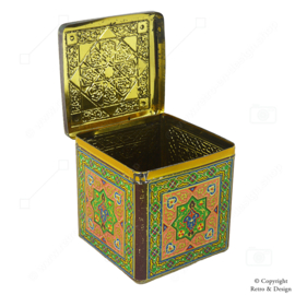 Lata Vintage en Forma de Cubo para Té con Motivos Orientales – Práctica y Decorativa