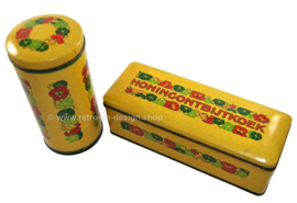 Biscuit tin and gingerbread tin by Verkade with the design of Indian Cress