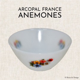 Vintage bowl with flower pattern "Anemones" made by Arcopal France Ø 17,5 cm.