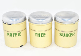 Conjunto de tres recipientes de almacenamiento esmaltados brocante color crema para café, azúcar y té con letras verdes reseda