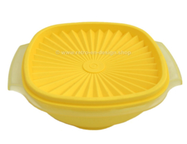 Gelbe Tupperware-Schüssel mit Sonnendeckel