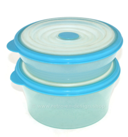 Set van twee vintage Tupperware Adapta schalen of kommen in blauw met flexibel deksel