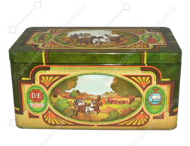 Vintage tin for Pickwick tea from Douwe Egberts with an image of a carriage or carriage with horses and inn