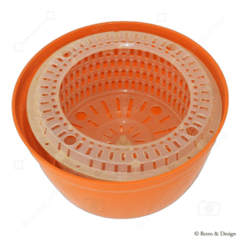 The Moulinex Salad Spinner from the 1970s: A Convenient Kitchen Tool for Salad Preparation