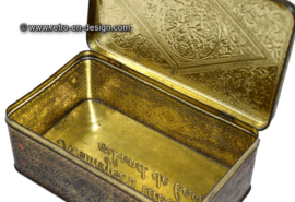 Red/golden tin box, embossed, for tobacco by Niemeijer