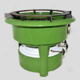 Petroleum set or paraffin burner in reseda green enamelled metal, three-burner with wick. Original putter